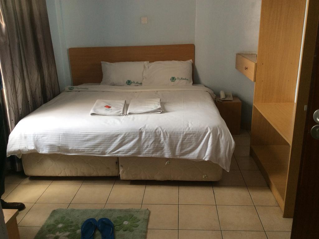 ลา จาร์ดีน โฮเต็ล Bed & Breakfast ไนโรบี ภายนอก รูปภาพ