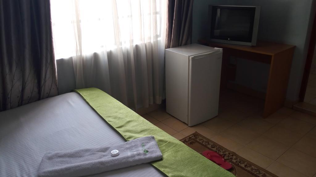 ลา จาร์ดีน โฮเต็ล Bed & Breakfast ไนโรบี ภายนอก รูปภาพ