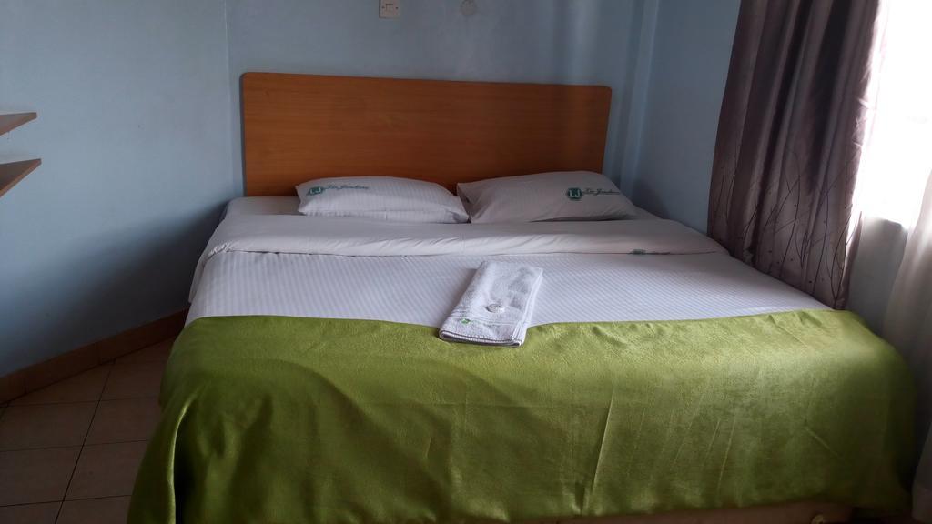 ลา จาร์ดีน โฮเต็ล Bed & Breakfast ไนโรบี ภายนอก รูปภาพ