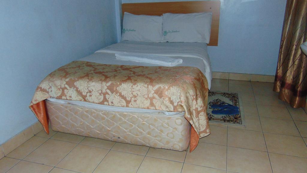 ลา จาร์ดีน โฮเต็ล Bed & Breakfast ไนโรบี ภายนอก รูปภาพ